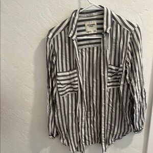Abercrombie & Fitch Black and White Casual Button Down Shirt